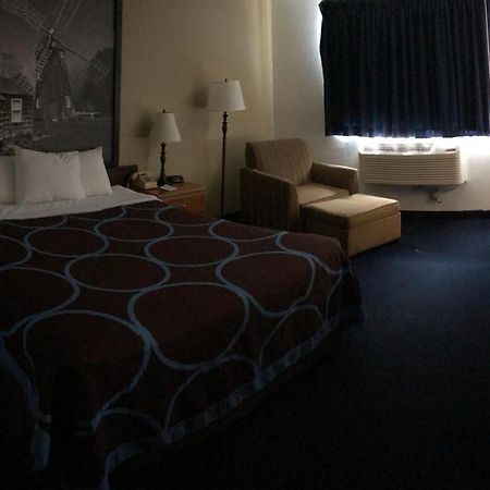 Super 8 By Wyndham Montgomery Maybrook Eksteriør bilde