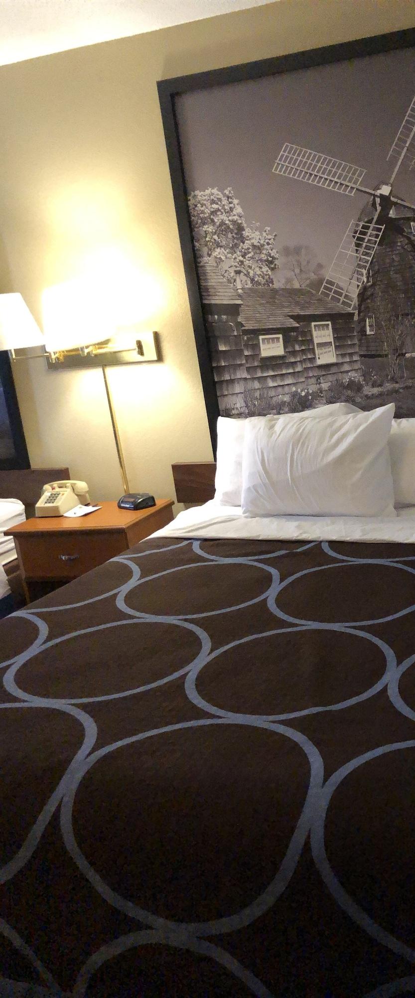 Super 8 By Wyndham Montgomery Maybrook Eksteriør bilde