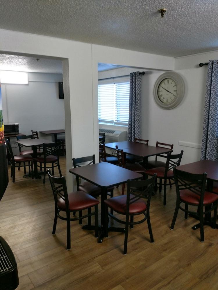 Super 8 By Wyndham Montgomery Maybrook Eksteriør bilde