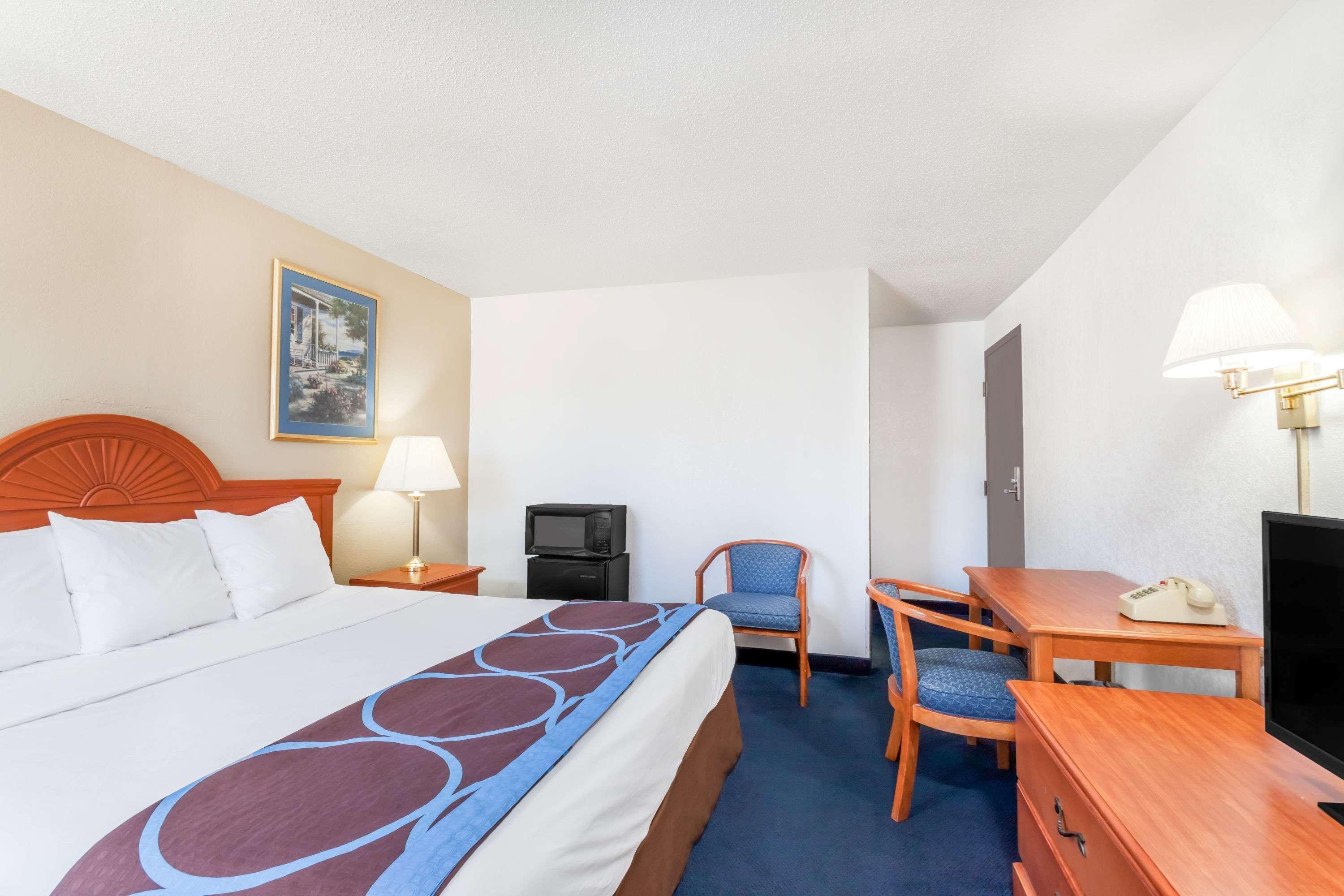 Super 8 By Wyndham Montgomery Maybrook Eksteriør bilde
